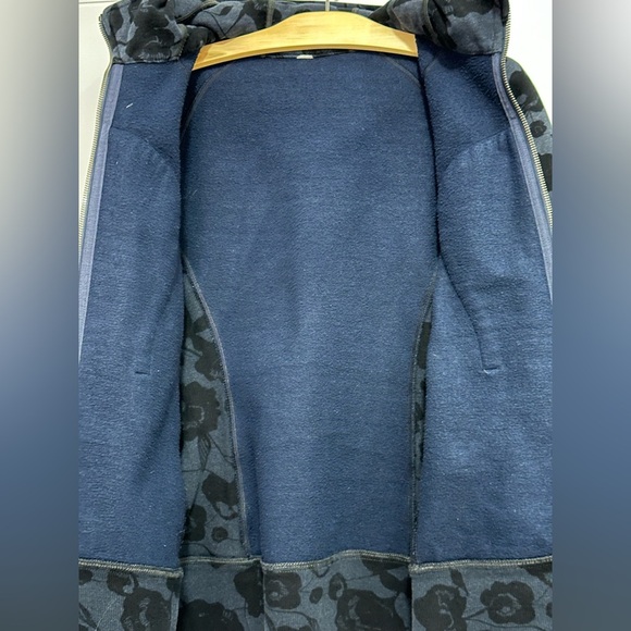 Lululemon Scuba Hoodie II: Flat Inky Floral Heathered Inkwell Deep Coal- Size 8 - Picture 8 of 9